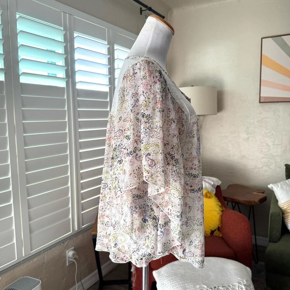 Love Squared paisley lace blouse - Picture 3 of 5